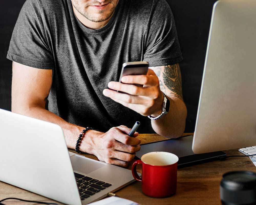 A man using the LMG app at his desk.